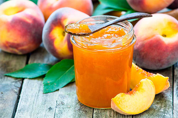 Minimalist jam made from whole peaches