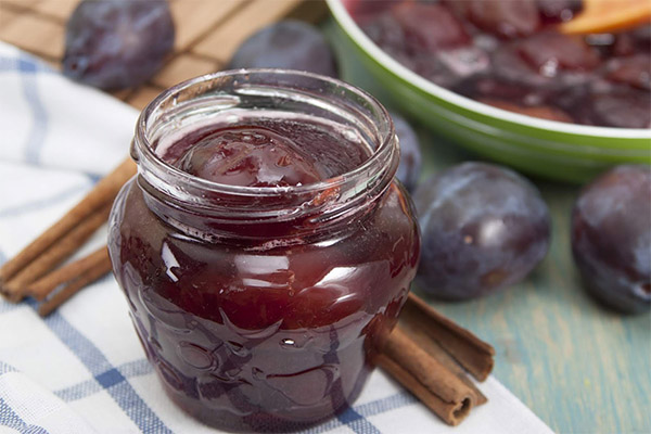 Plum Jam with Cinnamon