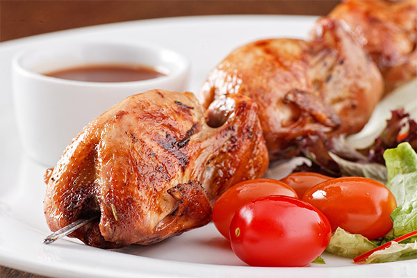 Vaktel på et grillspyd