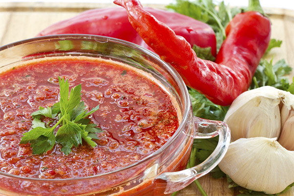 Adjika i sakte komfyren