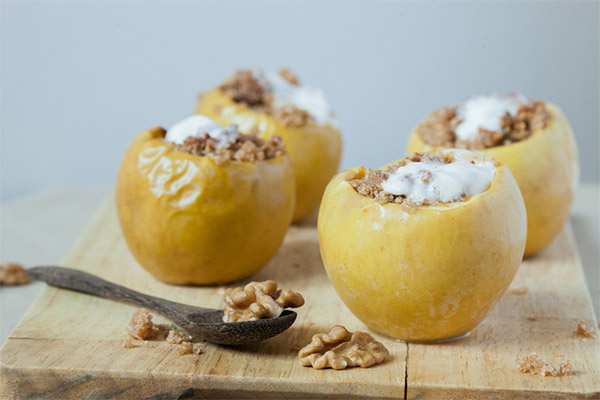 Fordelene og skadene ved bakte epler