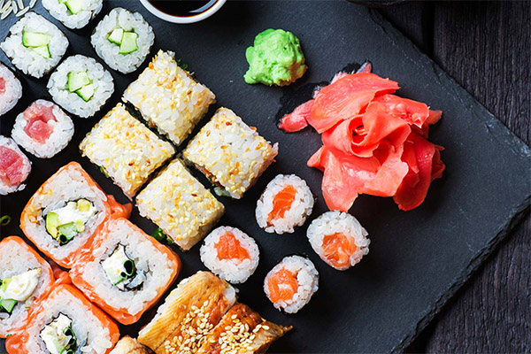 Hva er fordelene med sushi og rundstykker?