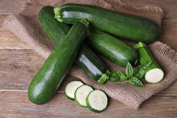 Fordelene og skadene med courgette