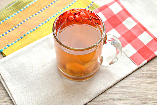 Hvordan lage kompott i sakte komfyr