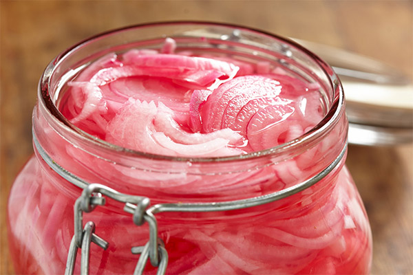 Funksjoner ved lagring av syltet løk